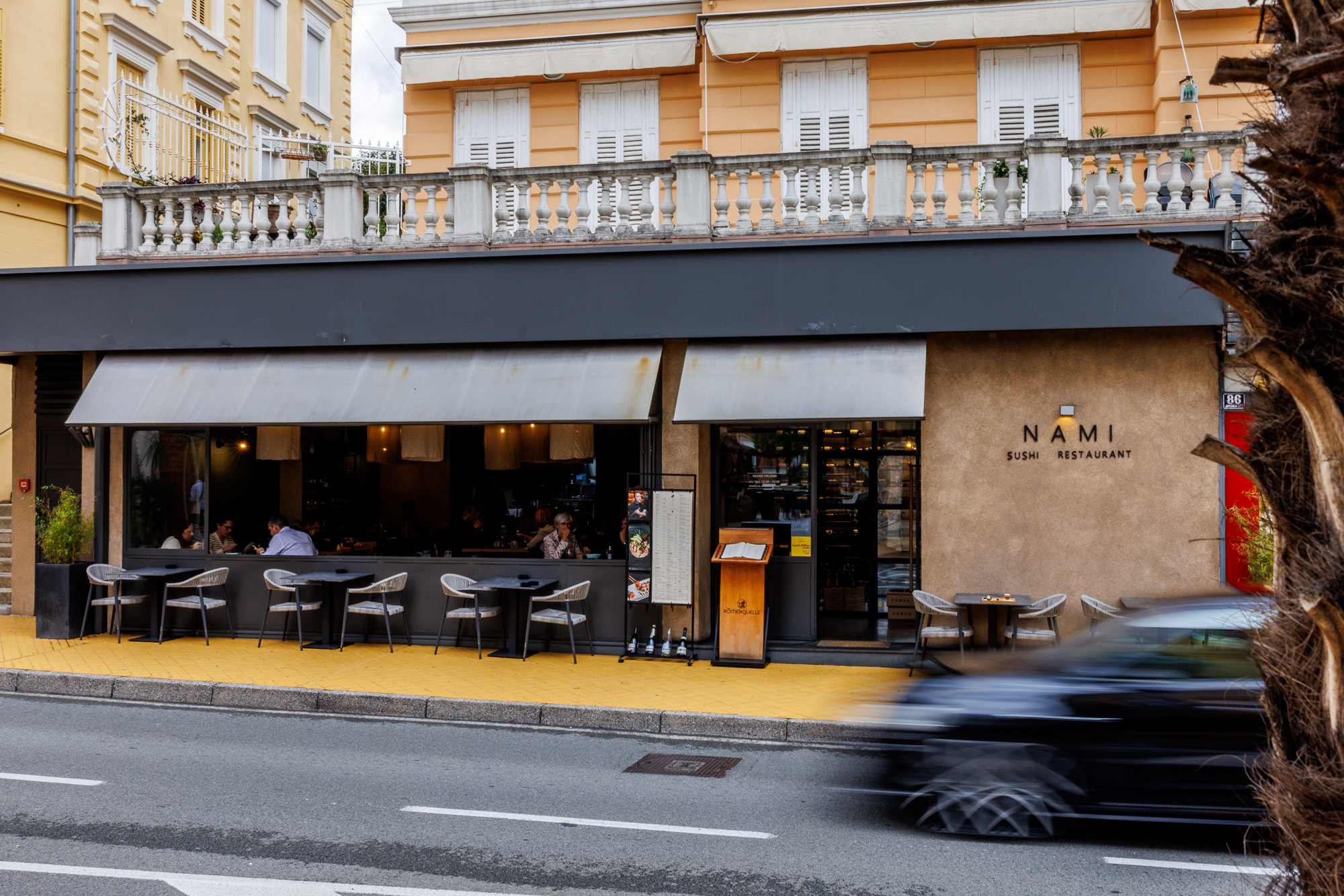 Izlog restorana NAMI